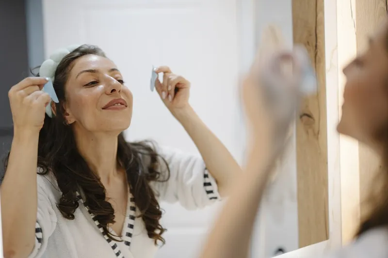 The Urban Glow Crisis: Why City Living Is Quietly Eroding Your Skin's Luminosity